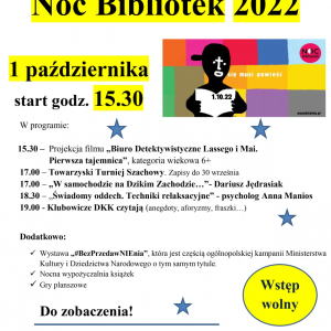 Plakat informujący o Nocy Bibliotek 2022. Litery w kolorze czarnym, część liter na żółtym tle. Wokół niebieskie gwiazdki. U góry po prawej stronie kolorowa grafika przedstawiająca czytającego człowieka.